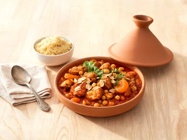 Marokkaanse kiptajine met abrikozen